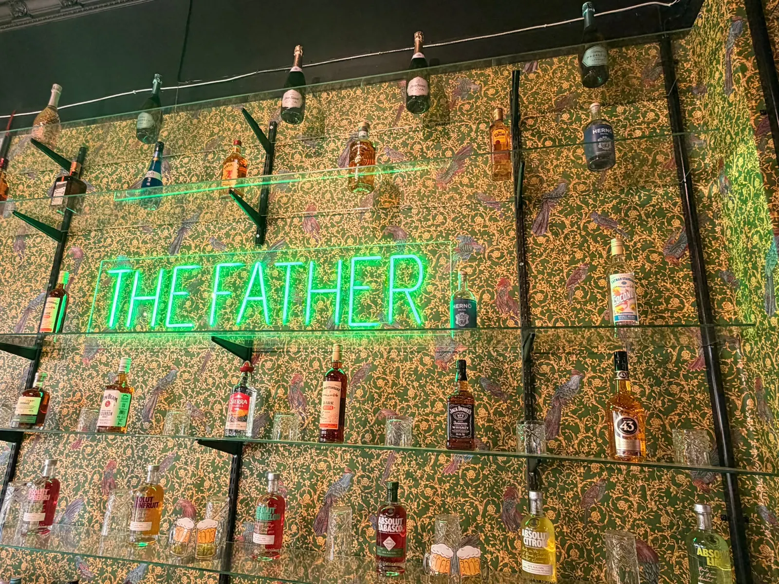The Father utifrån